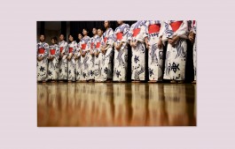 A group of women in São Paolo photographed indoors wearing the Yukata Elizabeth Kutesko